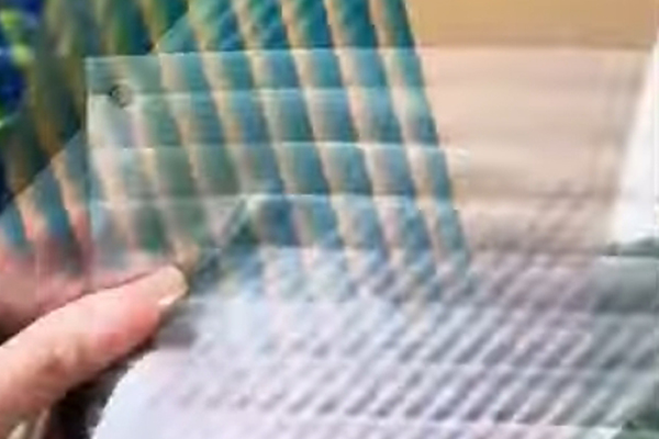 غشاء زخرفي زجاجي مقوَّى