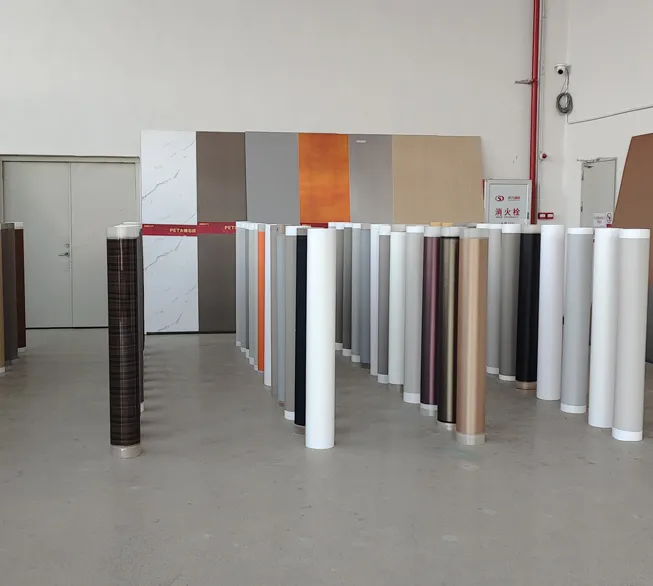 غلاف مزخرف من كلوريد البولي فينيل